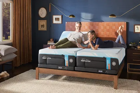 tempur-pedic-luxe-breeze-hybrid-mattress-couple